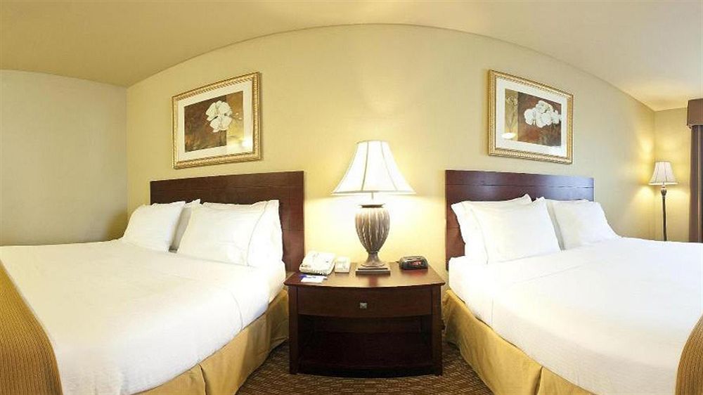Hotel Express By Ihg Wisconsin Dells