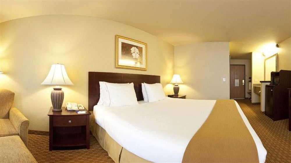 Holiday Express By Ihg Wisconsin Dells