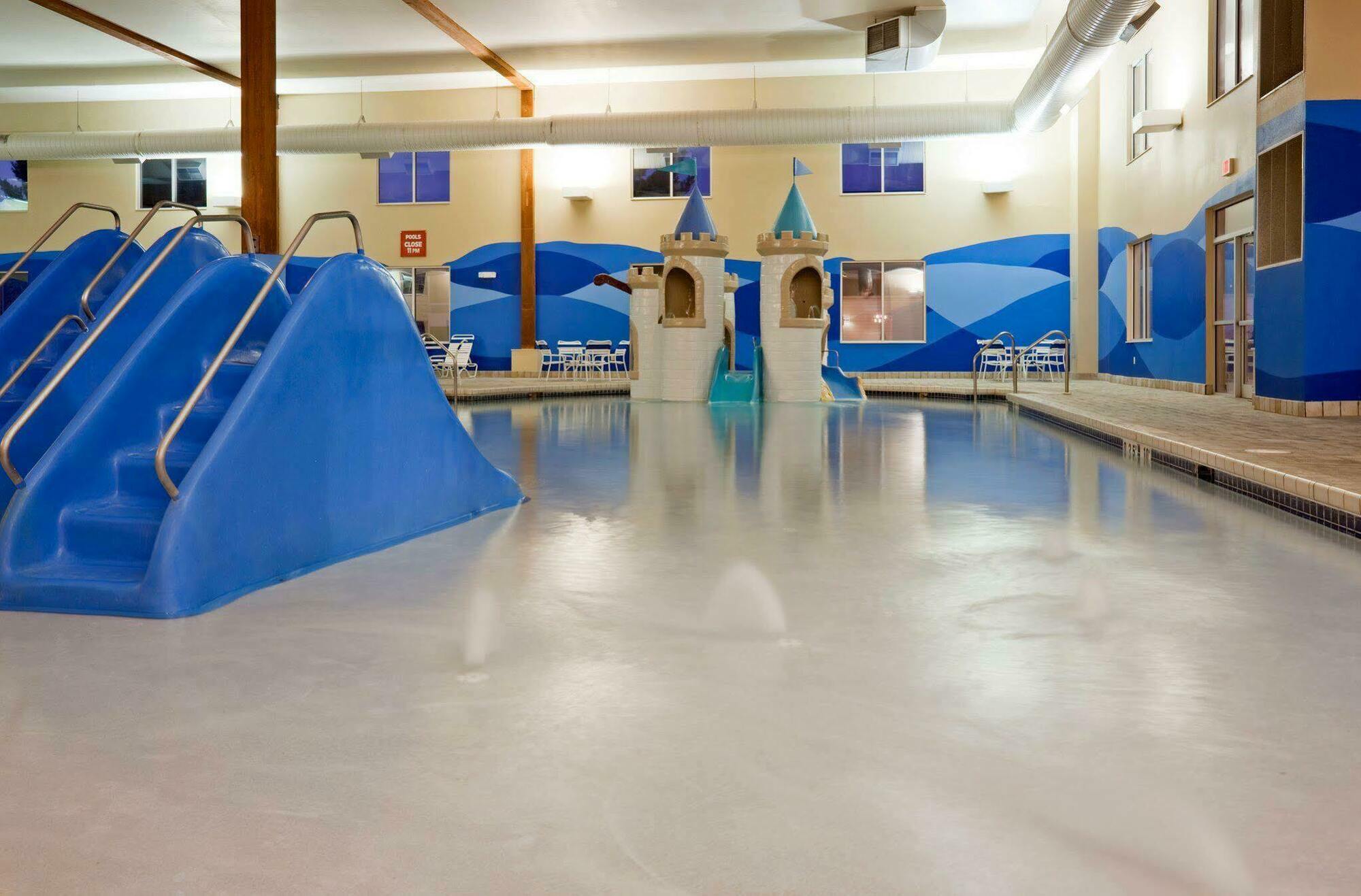 Express By Ihg Hotel Wisconsin Dells